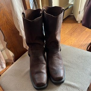 Woman’s dingo boots
